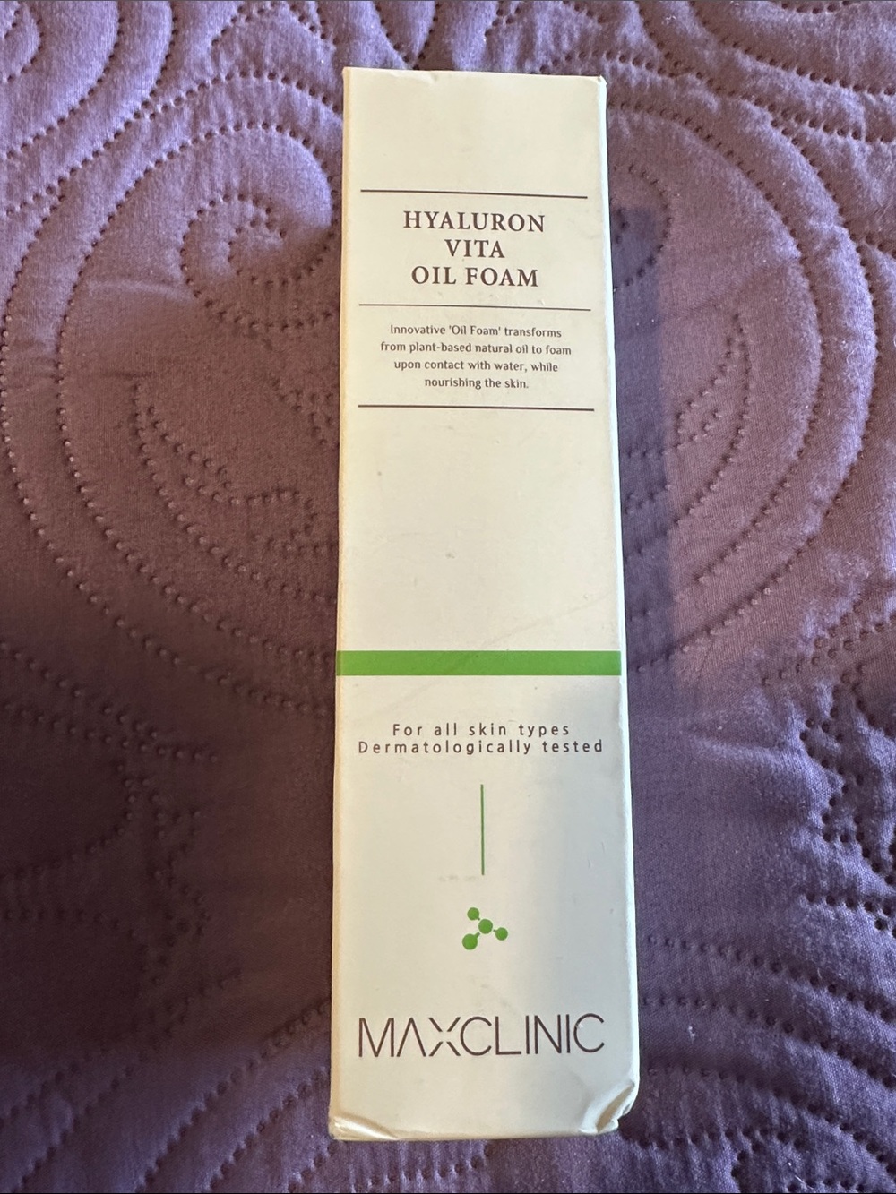 MAXCLINIC Hyaluron Vita Oil Foam - White & Green Packaging